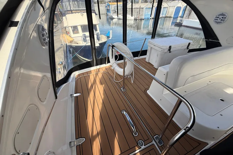 Gra-sea Yacht Photos Pics Interior of a 2005 Meridian 381 Sedan yacht with wooden flooring and seating.