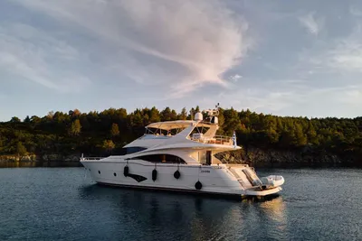 2010 Marquis 720 Flybridge