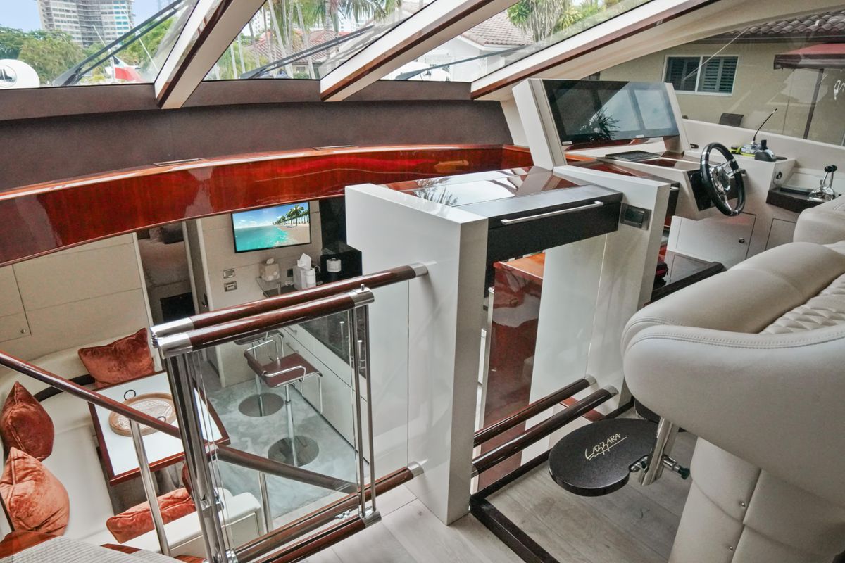 2009 Lazzara 75 