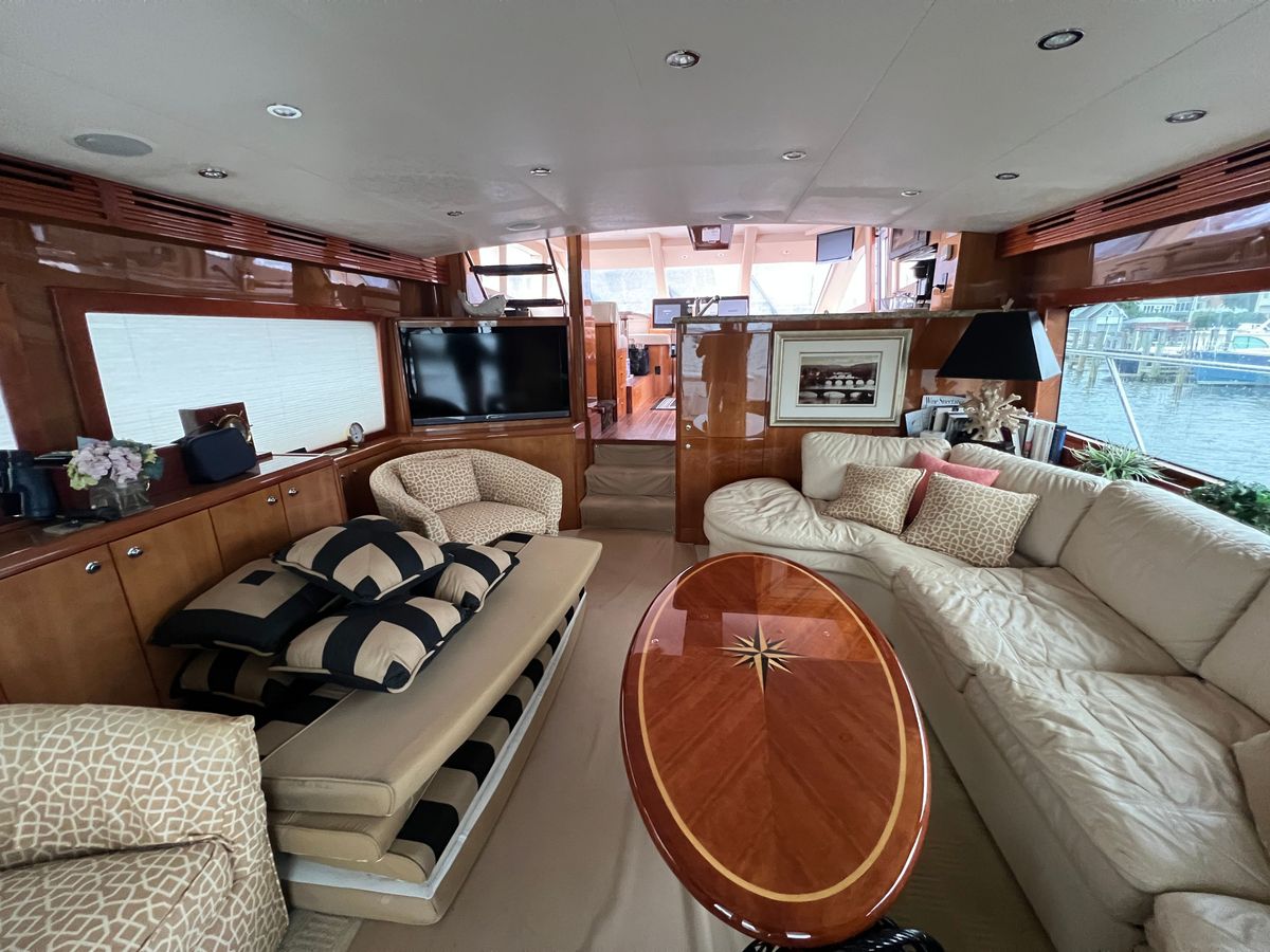 2008 Hatteras 64 