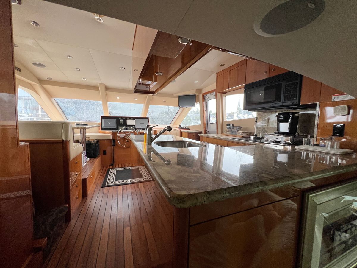 2008 Hatteras 64 