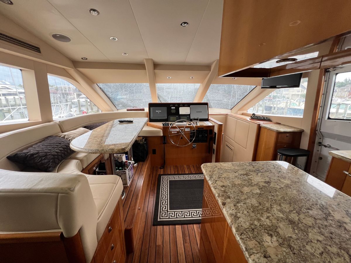 2008 Hatteras 64 