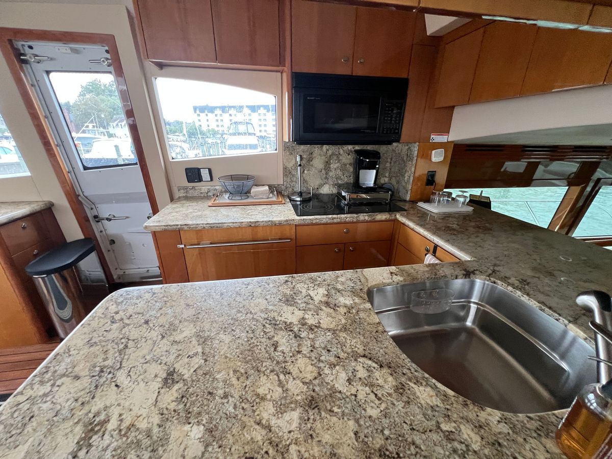 2008 Hatteras 64 