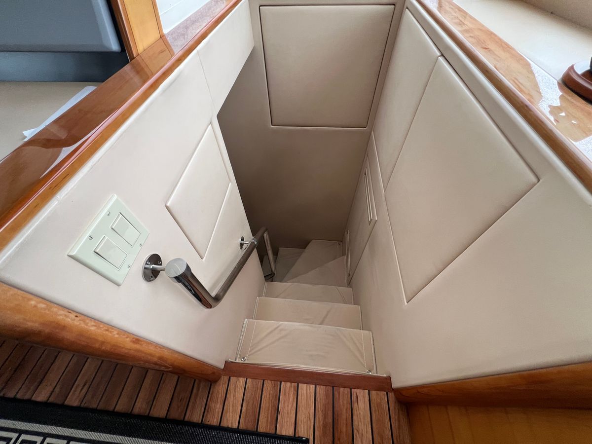 2008 Hatteras 64 
