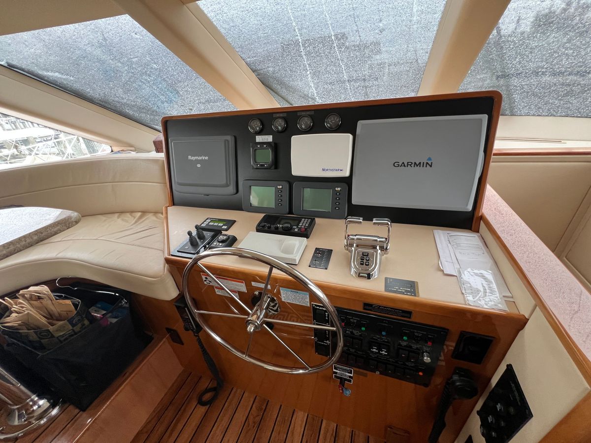 2008 Hatteras 64 
