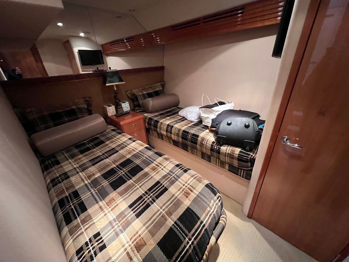 2008 Hatteras 64 