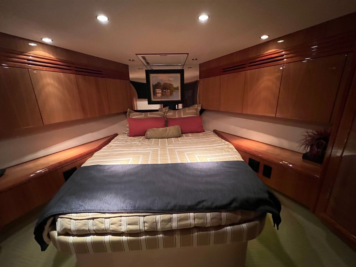 2008 Hatteras 64 
