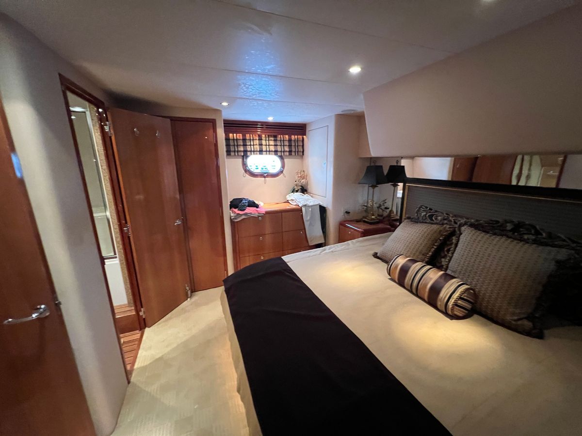 2008 Hatteras 64 