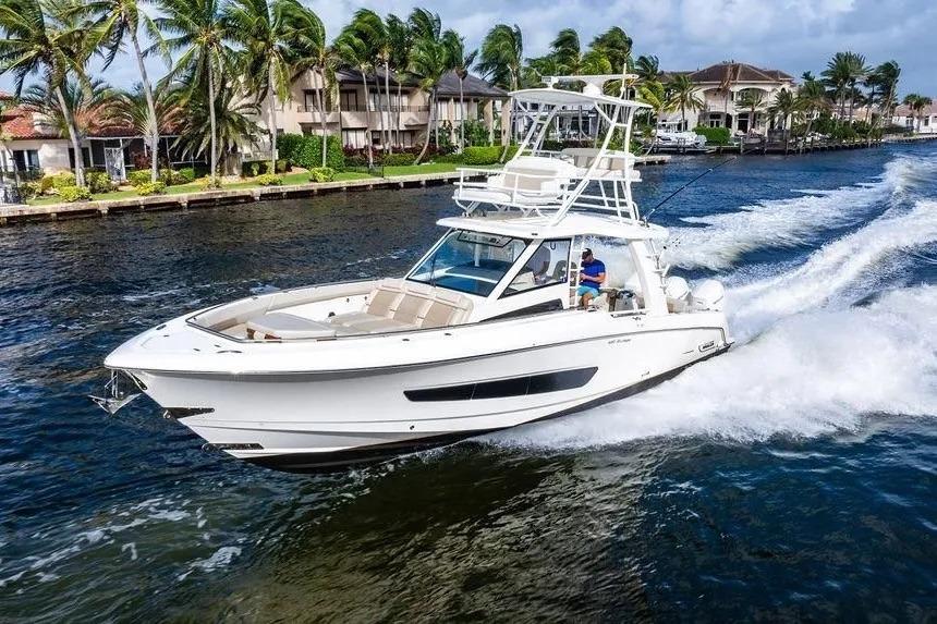 Boston Whaler 420 Outrage
