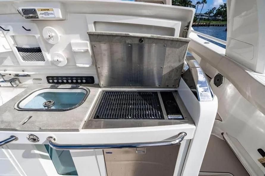 2022 Boston Whaler 42 
