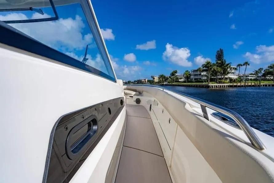2022 Boston Whaler 42 