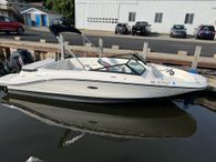 2022 Sea Ray SPX 210