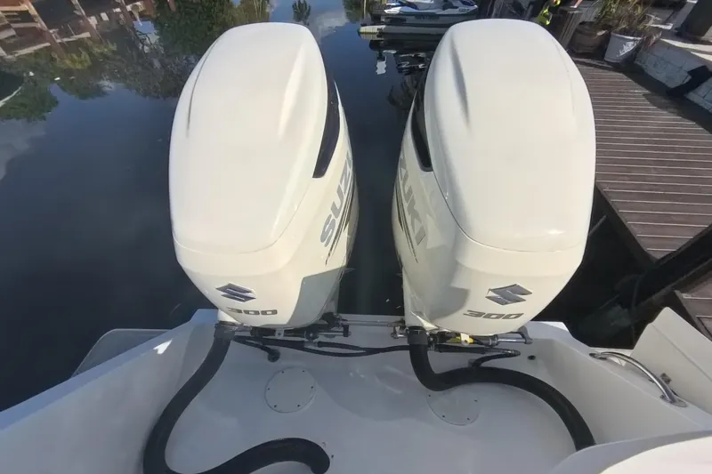  Yacht Photos Pics Twin Suzuki 300 outboard engines on a 2005 Intrepid 348 Walkaround boat.