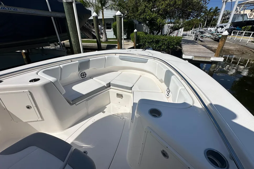2021 Robalo R302 Center Console Center Console for sale - YachtWorld