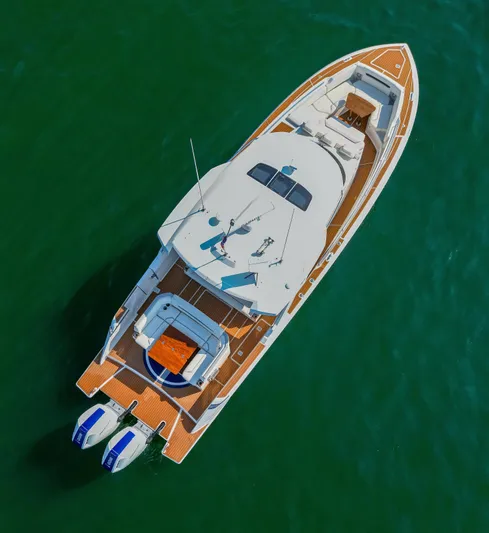 Oso Del Mar Yacht Photos Pics Aerial view of 2022 Tiara Yachts 43 LS on calm green water.
