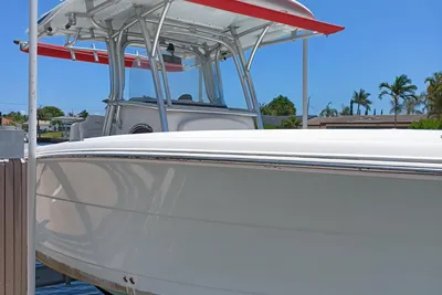 Robalo R300 Center Console