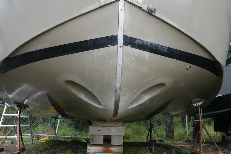 Alliance Yacht Photos Pics Bottom view of a 2022 Custom Freestyle Marine 32 boat on dry dock.