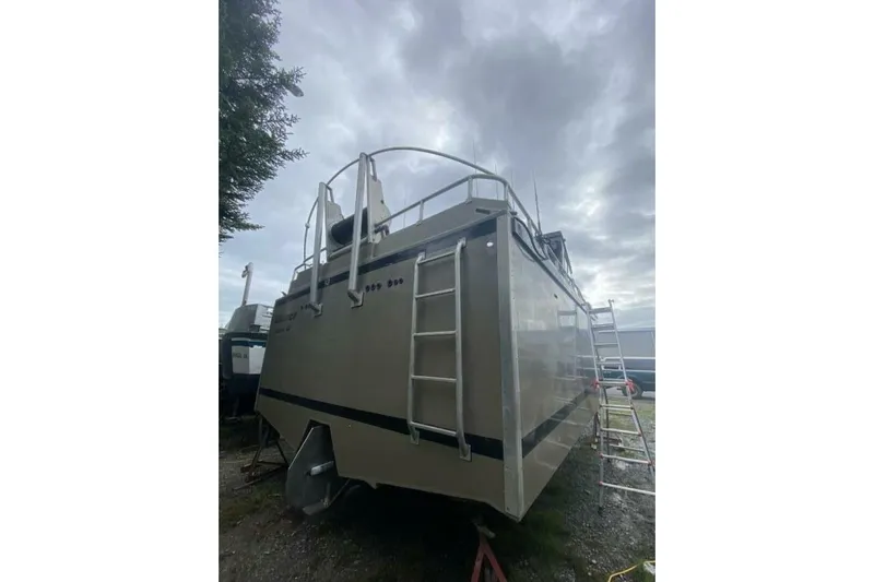 Alliance Yacht Photos Pics Custom Freestyle Marine 32 boat, 2022 model, with ladder and overcast sky background.