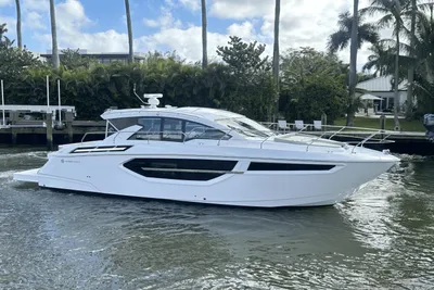 Cruisers Yachts 42 Cantius