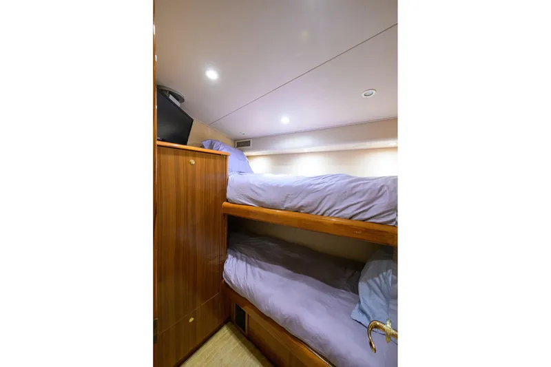 1/2 Barrel Yacht Photos Pics Forward starboard guest S/R with TV and hanging locker