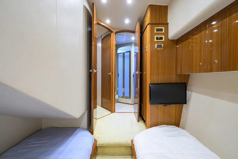 1/2 Barrel Yacht Photos Pics Aft guest s/r view to private entry door to guest head