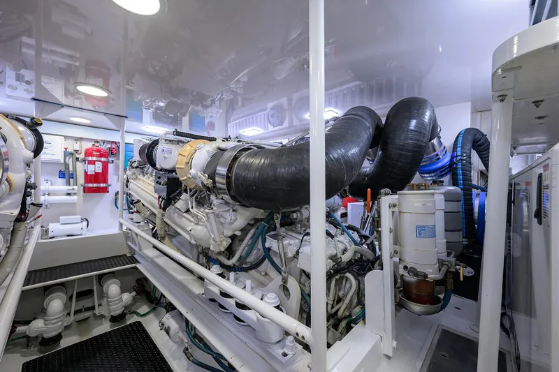 1/2 Barrel Yacht Photos Pics Starboard MTU 16v2000 M91