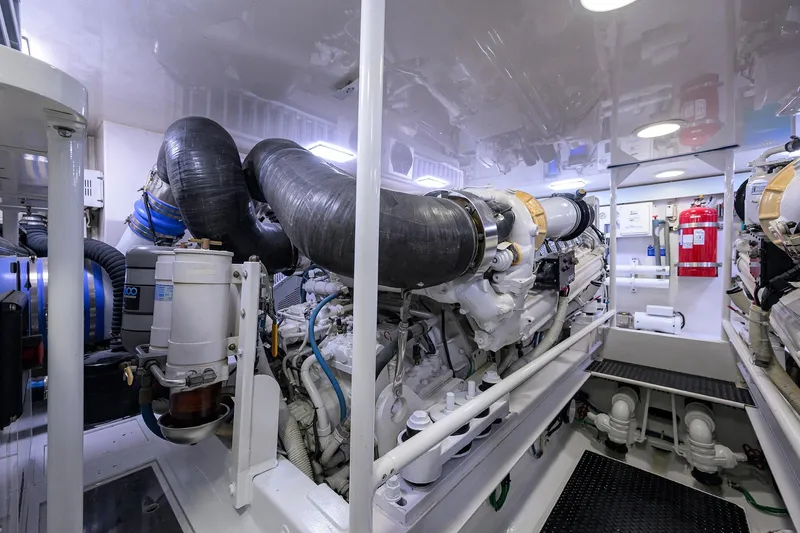 1/2 Barrel Yacht Photos Pics Portside MTU 16v2000