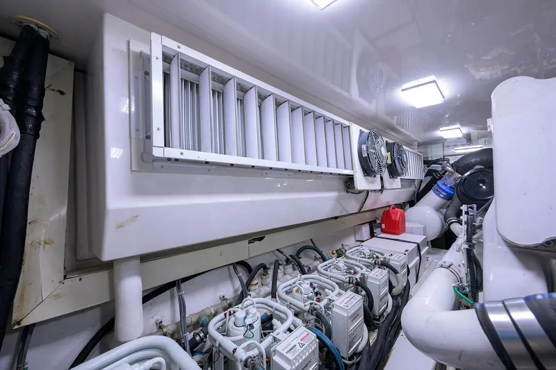 1/2 Barrel Yacht Photos Pics New Dometic A/C units outboard starboard side