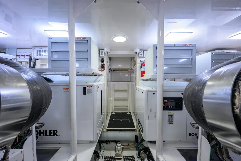 1/2 Barrel Yacht Photos Pics Generators and cockpit door