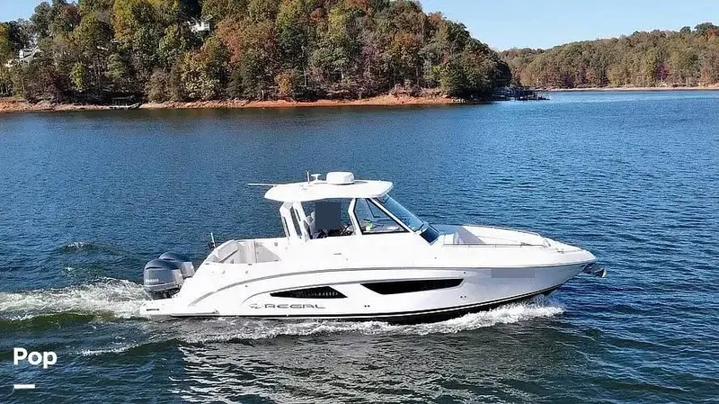  Yacht Photos Pics 2019 Regal 33 SAV for sale in Gainesville, GA