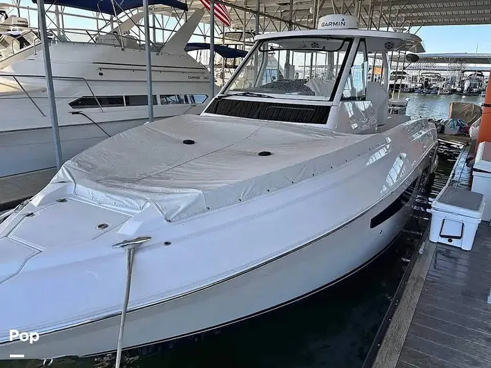  Yacht Photos Pics 2019 Regal 33 SAV for sale in Gainesville, GA