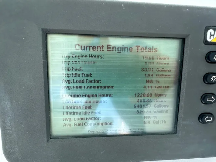 Wire Nut Yacht Photos Pics Display screen showing engine statistics for a 2002 Custom Carolina 40 Express Sportfisherman.