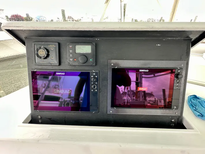 Wire Nut Yacht Photos Pics Control panel of 2002 Custom Carolina 40 Express Sportfisherman with Simrad displays.