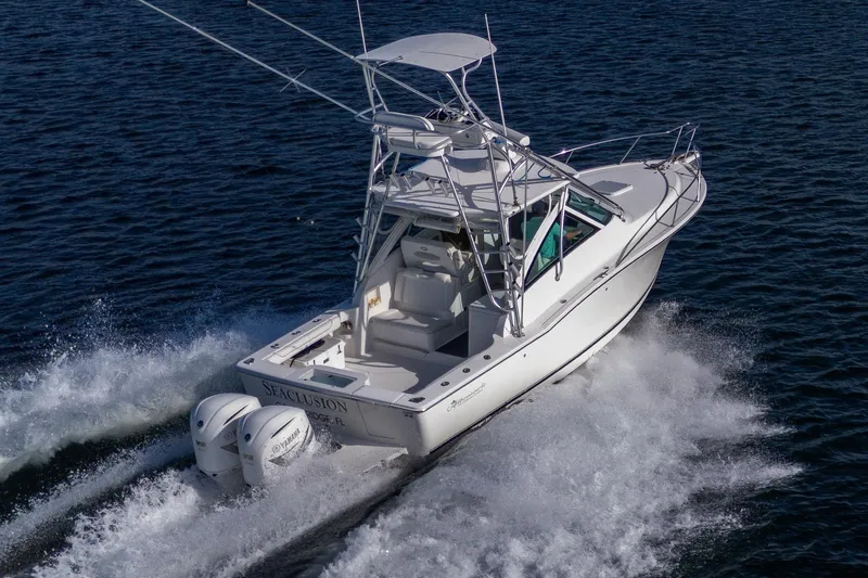 Seaclusion Yacht Photos Pics 2018 Albemarle 290 Express Fisherman boat cruising on open water.