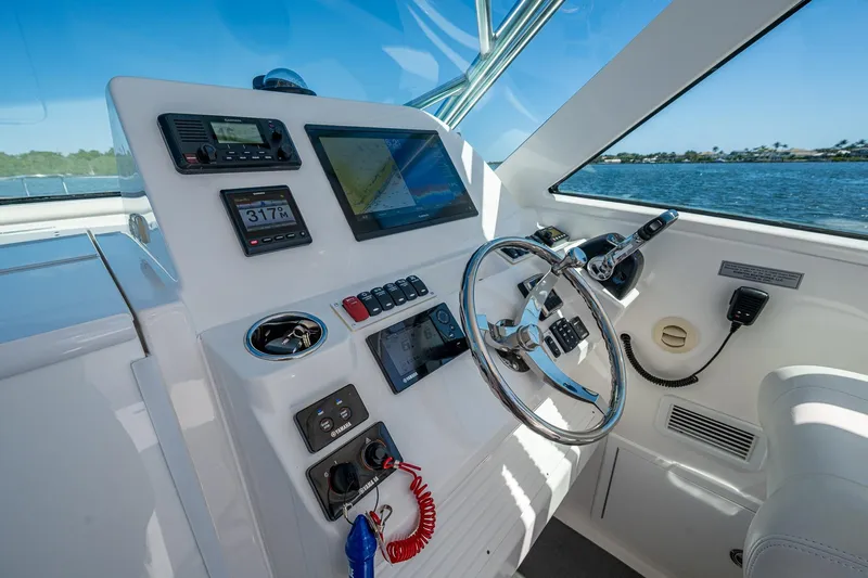 Seaclusion Yacht Photos Pics 2018 Albemarle 290 Express Fisherman helm with navigation controls and steering wheel.