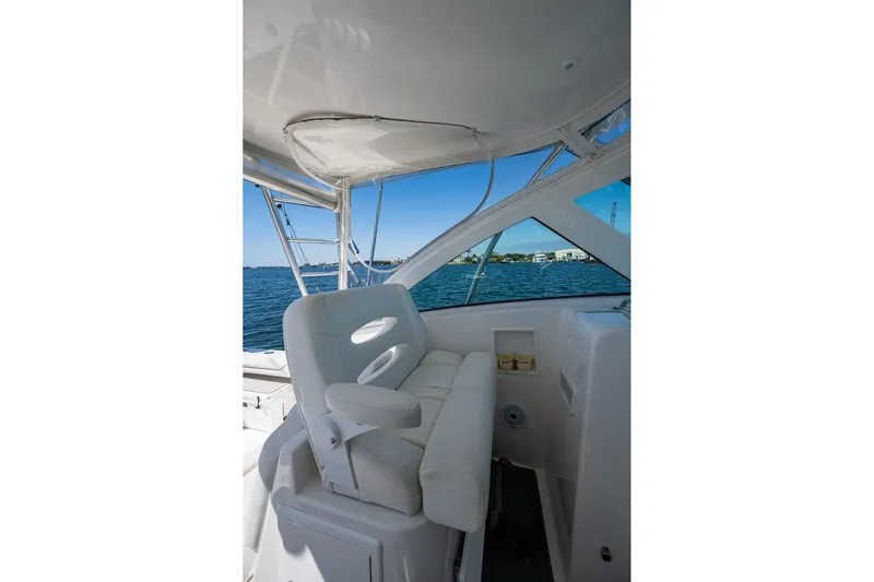 Seaclusion Yacht Photos Pics 2018 Albemarle 290 Express Fisherman boat interior with white seating and ocean view.