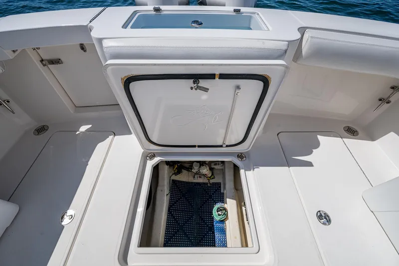 Seaclusion Yacht Photos Pics 2018 Albemarle 290 Express Fisherman boat deck with open hatch and storage compartment.