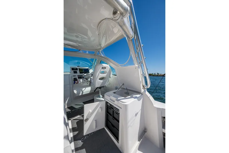 Seaclusion Yacht Photos Pics 2018 Albemarle 290 Express Fisherman boat interior with helm and storage compartments.