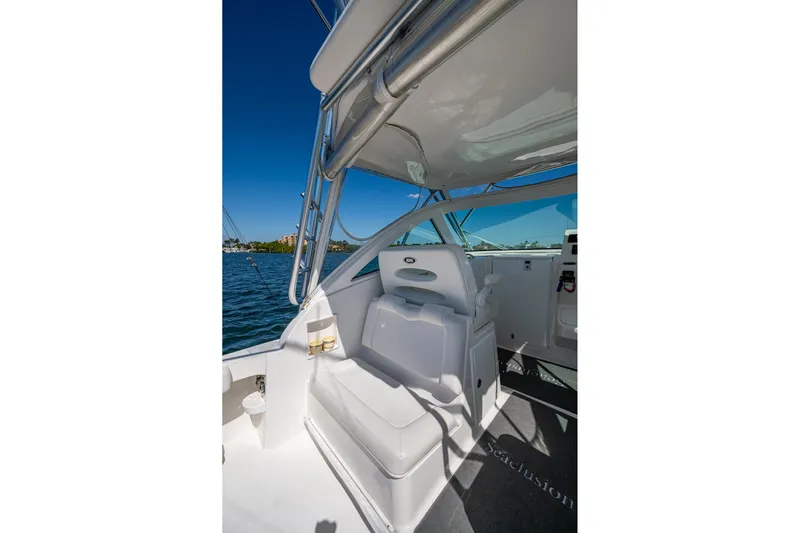 Seaclusion Yacht Photos Pics 2018 Albemarle 290 Express Fisherman boat interior with seating and ocean view.