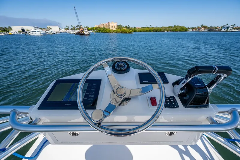 Seaclusion Yacht Photos Pics 2018 Albemarle 290 Express Fisherman helm with Garmin navigation and Yamaha controls.