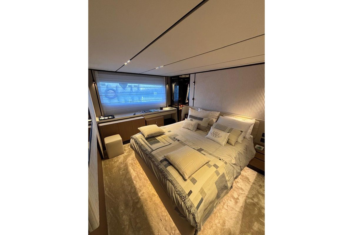 2025 Ferretti Yachts 73 