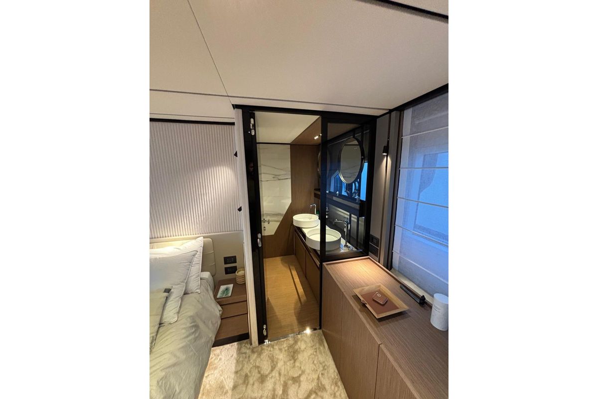 2025 Ferretti Yachts 73 