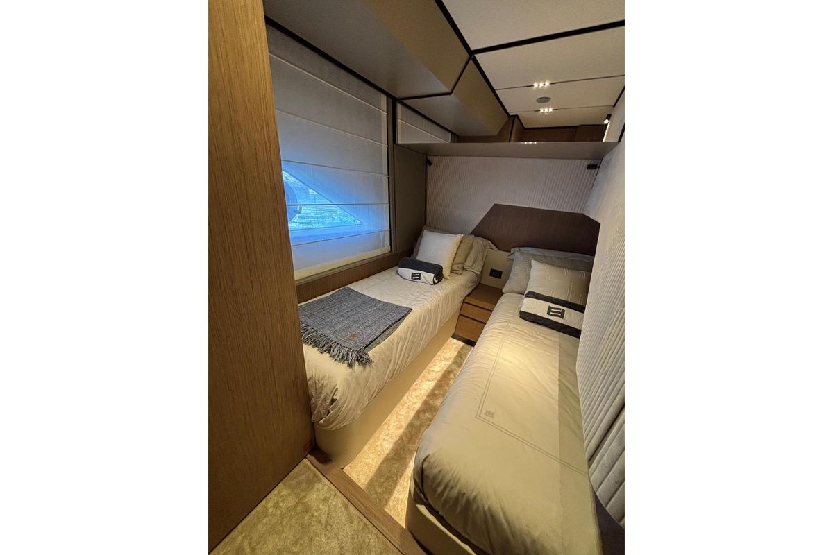 2025 Ferretti Yachts 73 