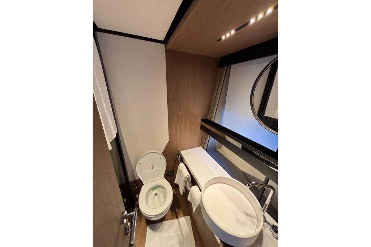 2025 Ferretti Yachts 73 