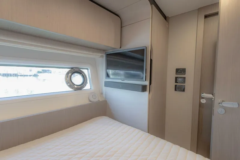 Rho Boat Yacht Photos Pics Interior of 2021 Azimut Fly 72 yacht bedroom with window and TV.