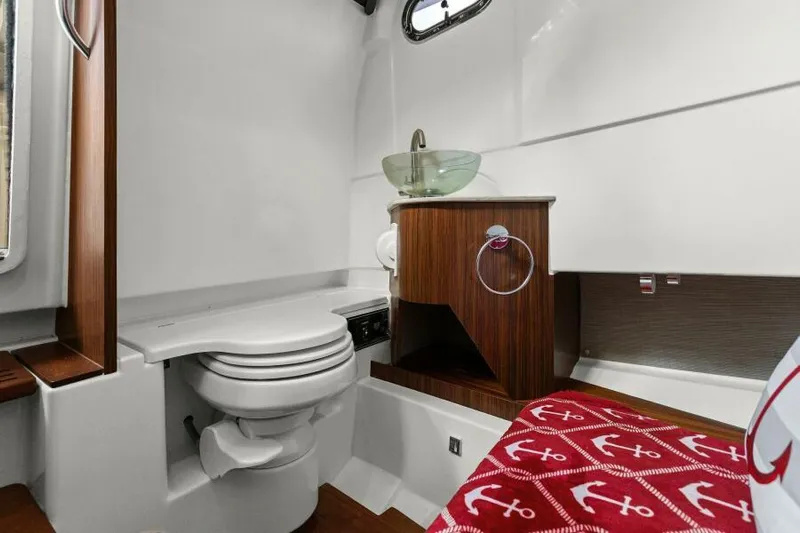  Yacht Photos Pics Head