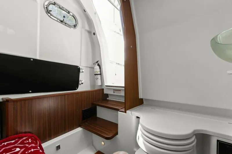  Yacht Photos Pics Head