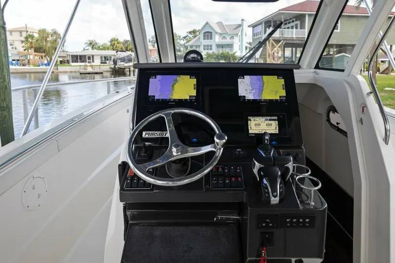  Yacht Photos Pics Helm / Electronics