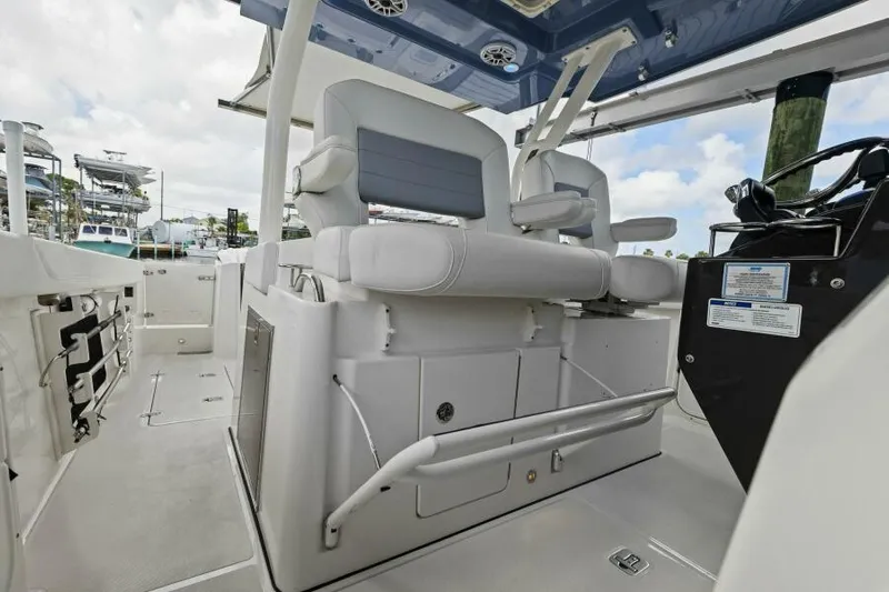  Yacht Photos Pics Helm Seating
