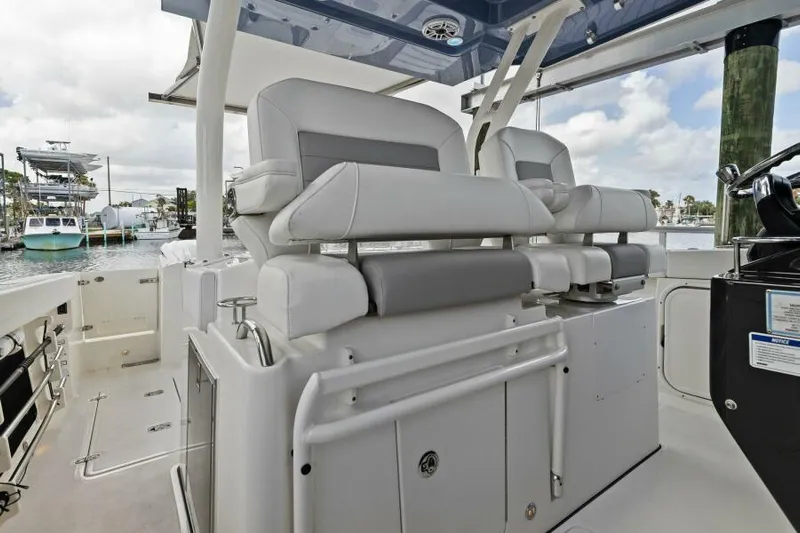  Yacht Photos Pics Helm Seating